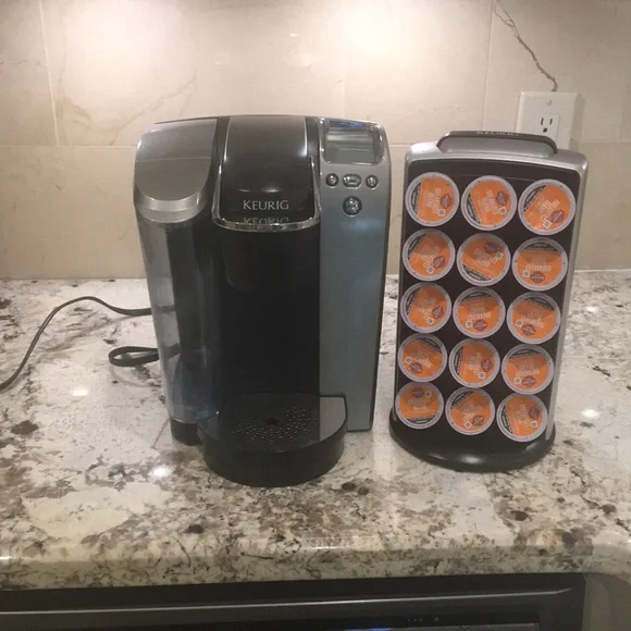 Keurig coffee maker with coffee caracel